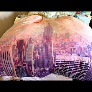Queen Size NYC comforter